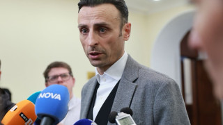 РЕЦИДИВИСТ! Бербатов пак гази закона с кални бутонки. Спря като “арабин сред пустиня” на столична улица! (ЕКСКЛУЗИВНИ СНИМКИ)