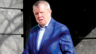 Румен Вълка си купи две ферарита, докато го съдят за грабеж от 150 млн. лв. 