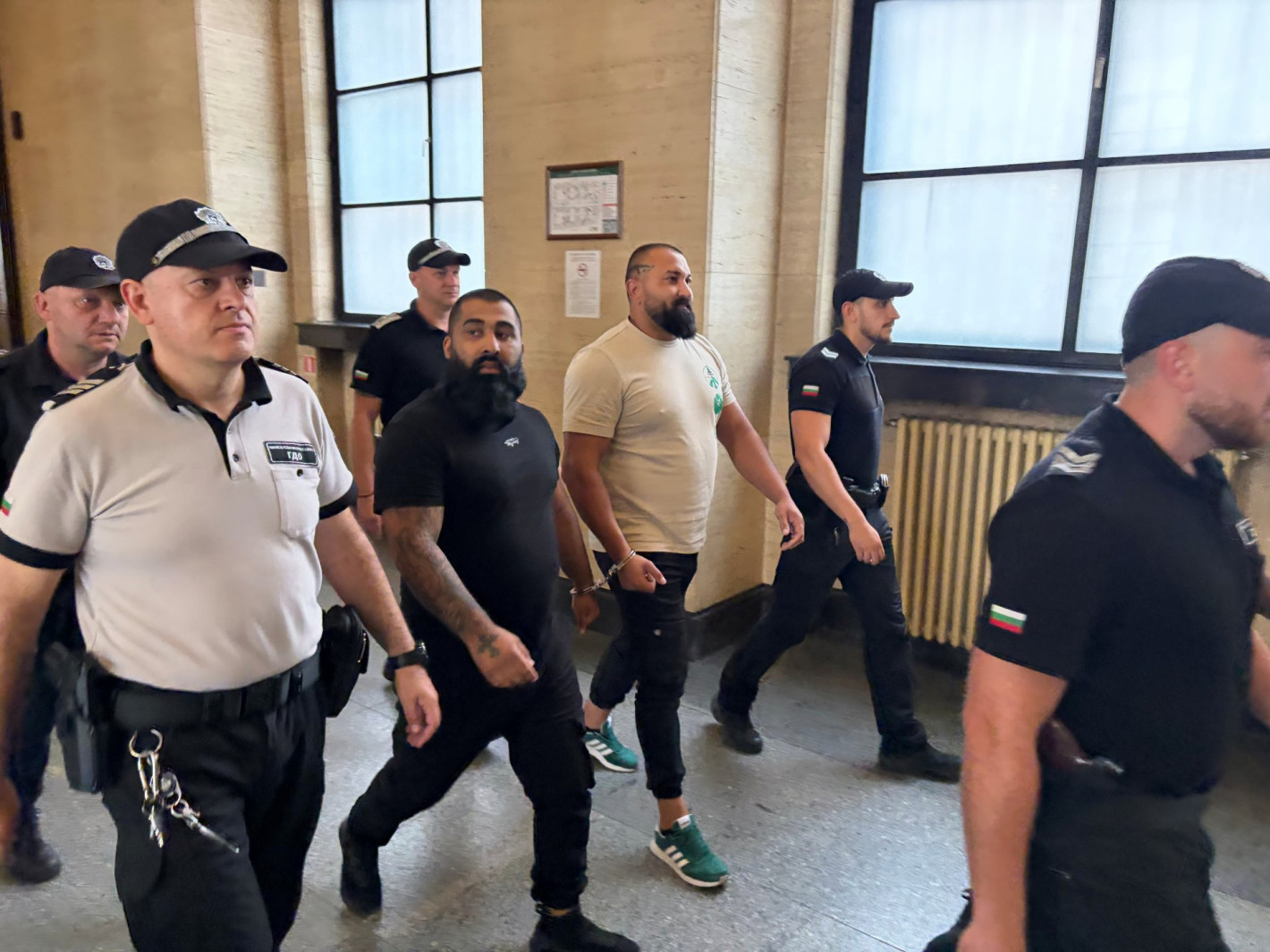 Съпругата на един от "Калашниците" пребила свидетелка, за да се откаже от показанията си