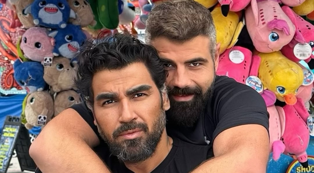 Раздвоение на личността ли има?! Азис в един и същи ден – от „Никога не съм се женил!“, до „Мъжът ми ми липсва!“ (още безумия)