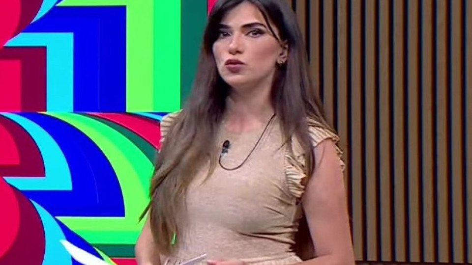 Пълна промяна: Ето защо гърдите на Андреа Банда Банда набъбнаха с два размера пред камерите!