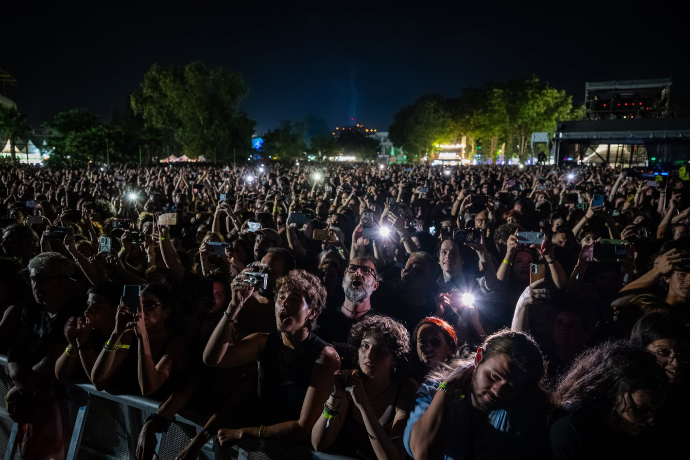 Три нощи, три сцени, една нова история: PhillGood Festival ни върна музиката и душата (снимки/видео)