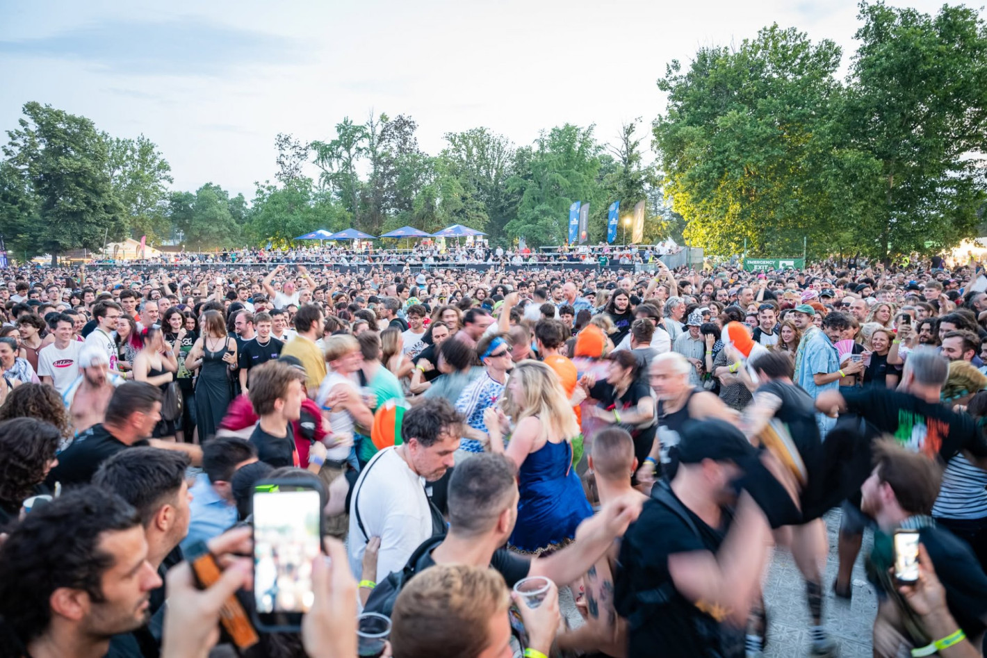 Три нощи, три сцени, една нова история: PhillGood Festival ни върна музиката и душата (снимки/видео)