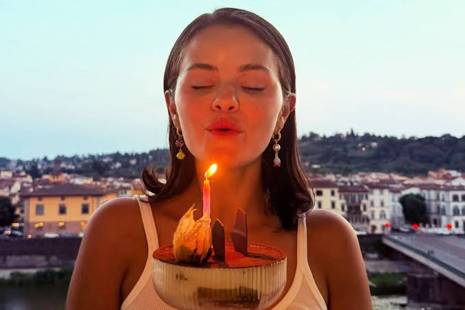 Селена Гомес на 34: 9 любопитни факта, които вероятно не знаете за световната звезда