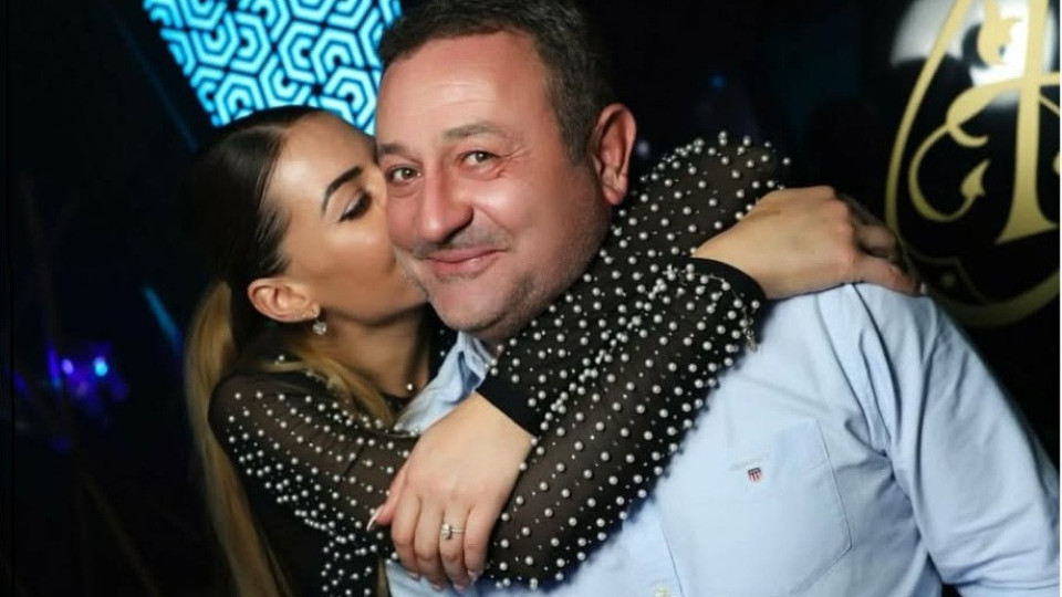 Близки до годеницата на Рачков отвратени: Започна да се пуска гола! Порасна й работата й се е прицелила в по-богат! (СНИМКИ)