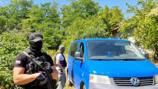 МВР с "цялата си мощ срещу наркотрафика", лабораторията се оказа в имот на Столичната община (снимки)
