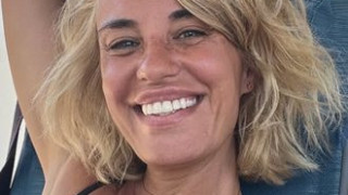 Радина Кърджилова показа тяло за грях след 3 седмици в Гърция! (съветват я само да си „махне“ устата - СНИМКИ)