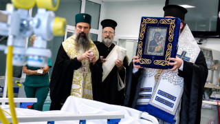 Патриарх Даниил пренесе чудотворната Хавайска икона в реанимациите на ВМА (снимки)