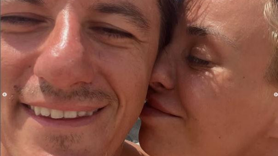 Наваксва след 18 години студенина с Деян: Радина буквално се нагъна с Пламен на плажа! (сега й е паднало - СНИМКИ)