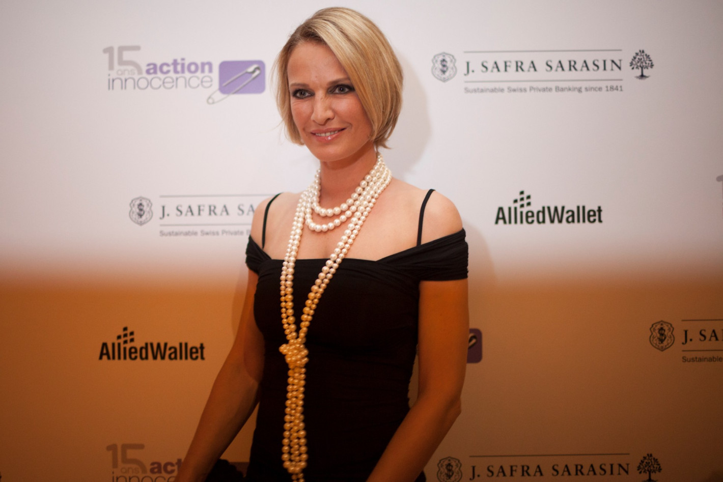 Супермоделът Карен Мюлдер наруши 30-годишно мълчание, разкри, че е преживяла "ужасни, нечовешки неща"