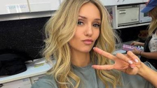 Нина Добрев заряза тъмната коса: блондинка ли е новата Елена?
