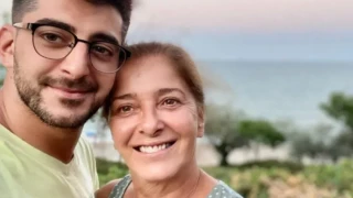 Катето Евро и синът ѝ пафкат по три кутии дневно в синхрон