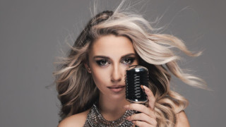 Михаела Маринова обгазява колегите си с ужасна миризма на чесън