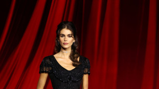 Кая Гербер и връзката ѝ с окултното - “зарежда“ кристали на лунна светлина и привлича свръхестествени същества
