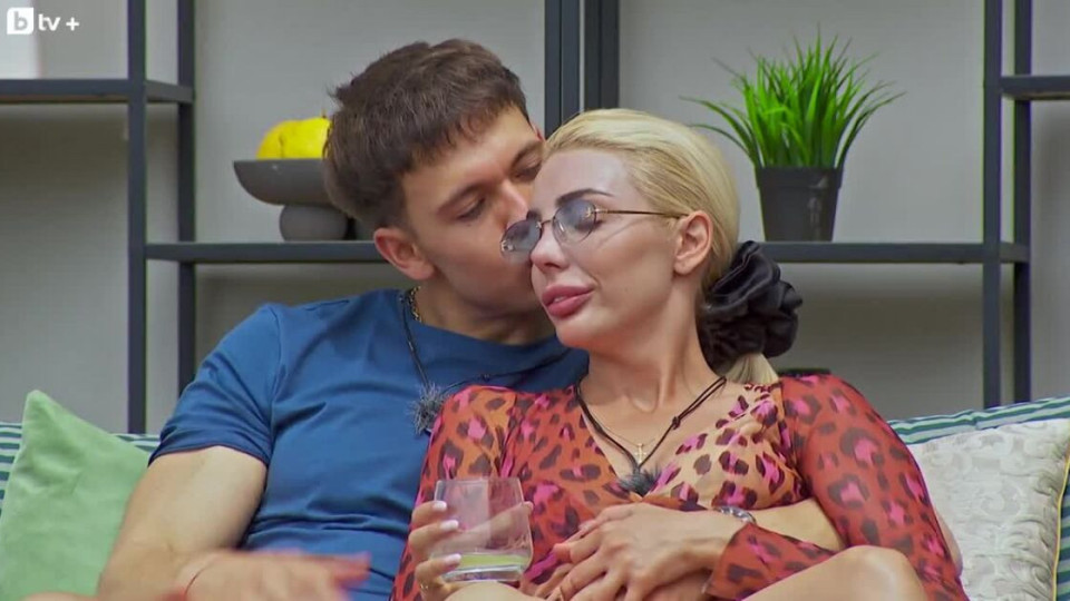 Кака Габи хлътна яко: Първа каза „обичам те“ на Радо и се разплака да не я смени за по-млада навън! (ето какви ги плещи той – СНИМКИ)