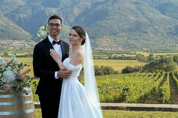 Тв водещият Митьо Маринов се ожени в бутикова винарна