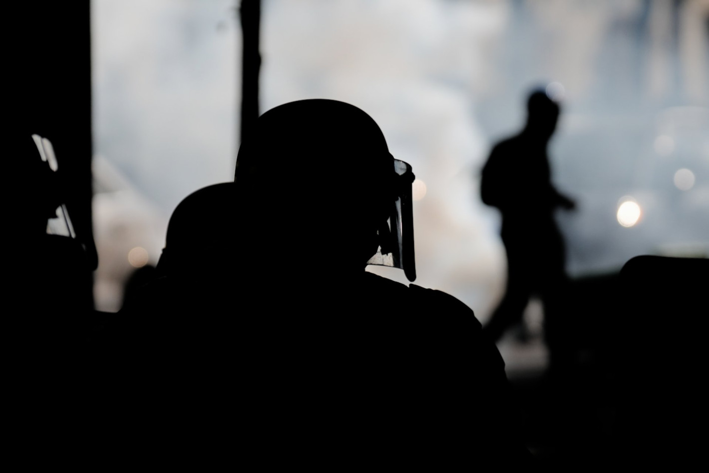 24 френски училища подпалени и разграбени при протестите, над 5000 са в арестите (снимки)