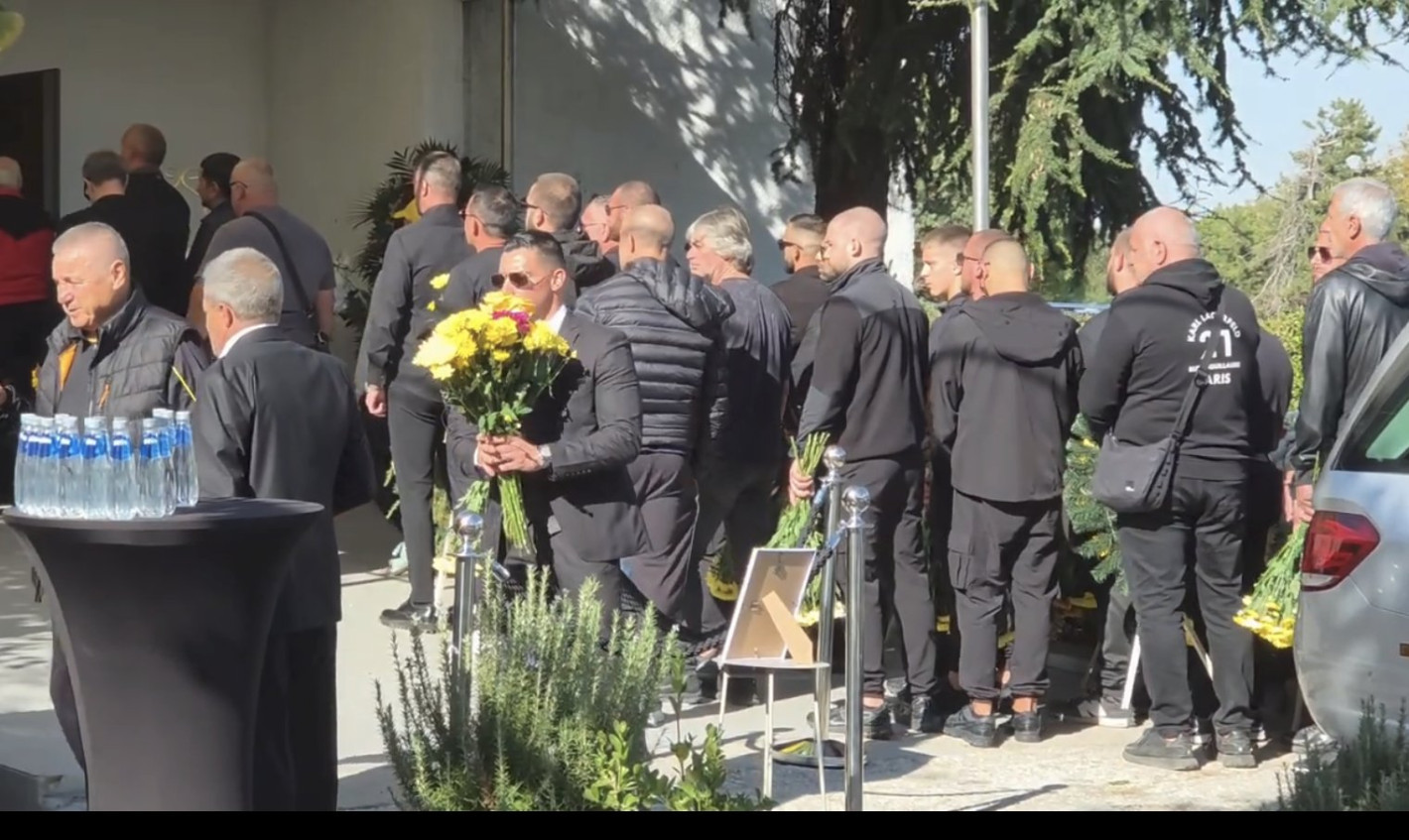 Хиляди изпратиха в последния му път Илиян Филипов (снимки/видео)