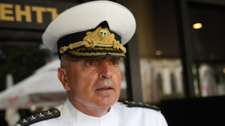 Адмирал в оставка води българската армия, докато Русия ни напада с дронове