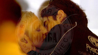 Луд ли си бе, пич?! Ето с каква кака Никола Цолов смени Крисия: Целуват се страстно в Борисовата! (ФОТО БОМБА)